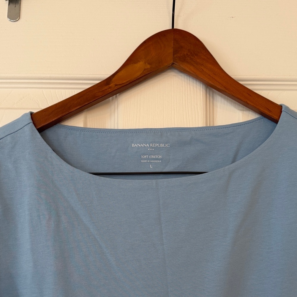 Banana Republic Sky Blue Short Sleeve Tee - Picture 4 of 4